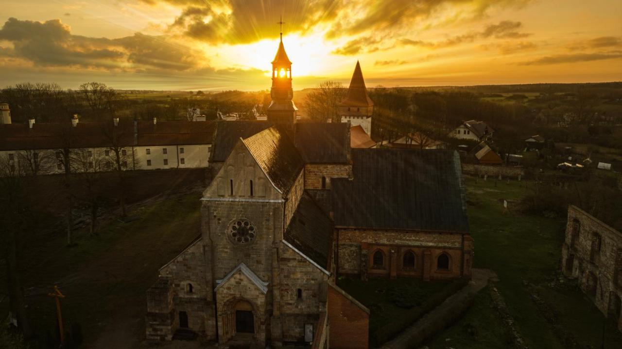 Hotel Podklasztorze Sulejów Kültér fotó