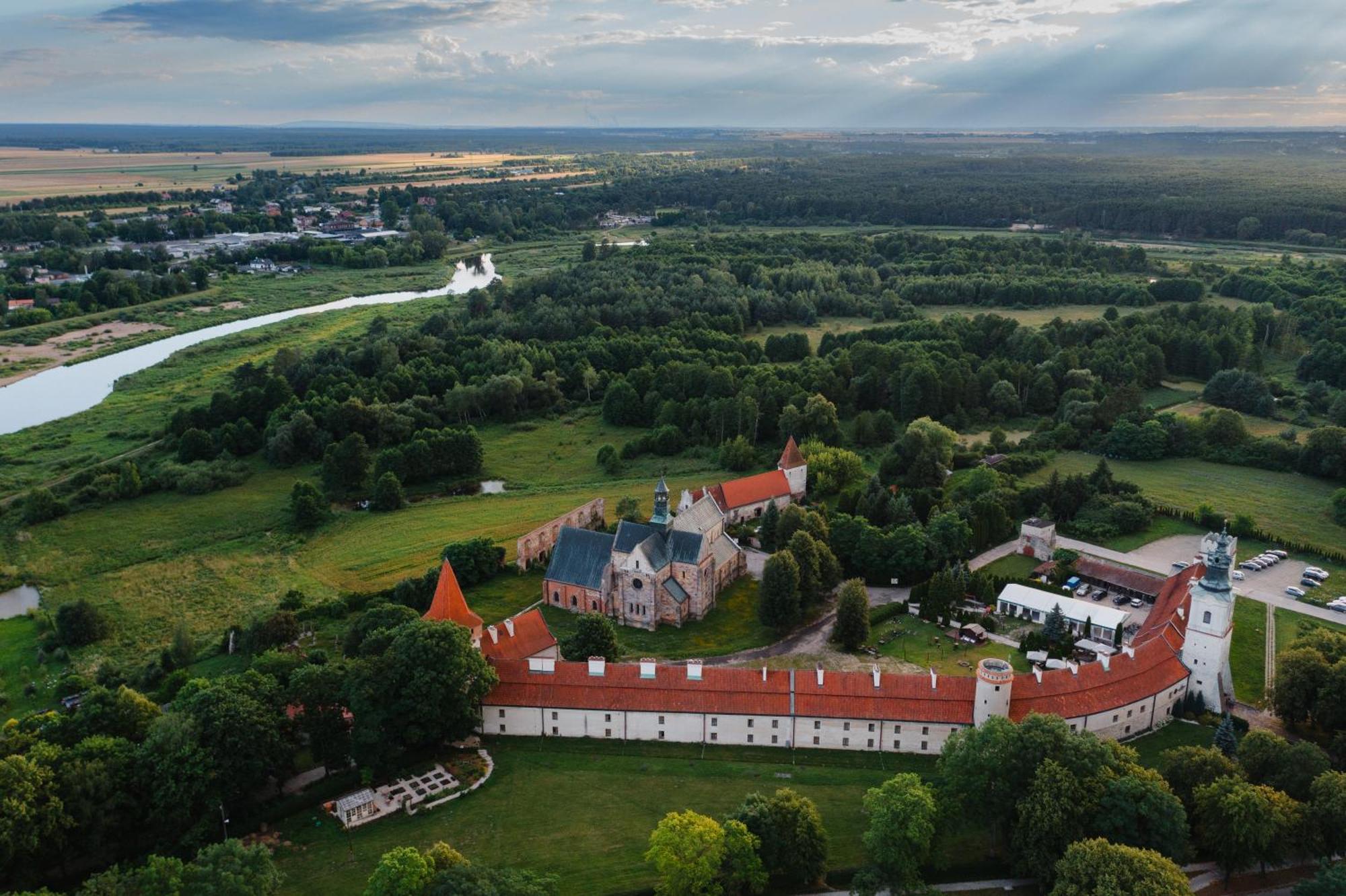 Hotel Podklasztorze Sulejów Kültér fotó
