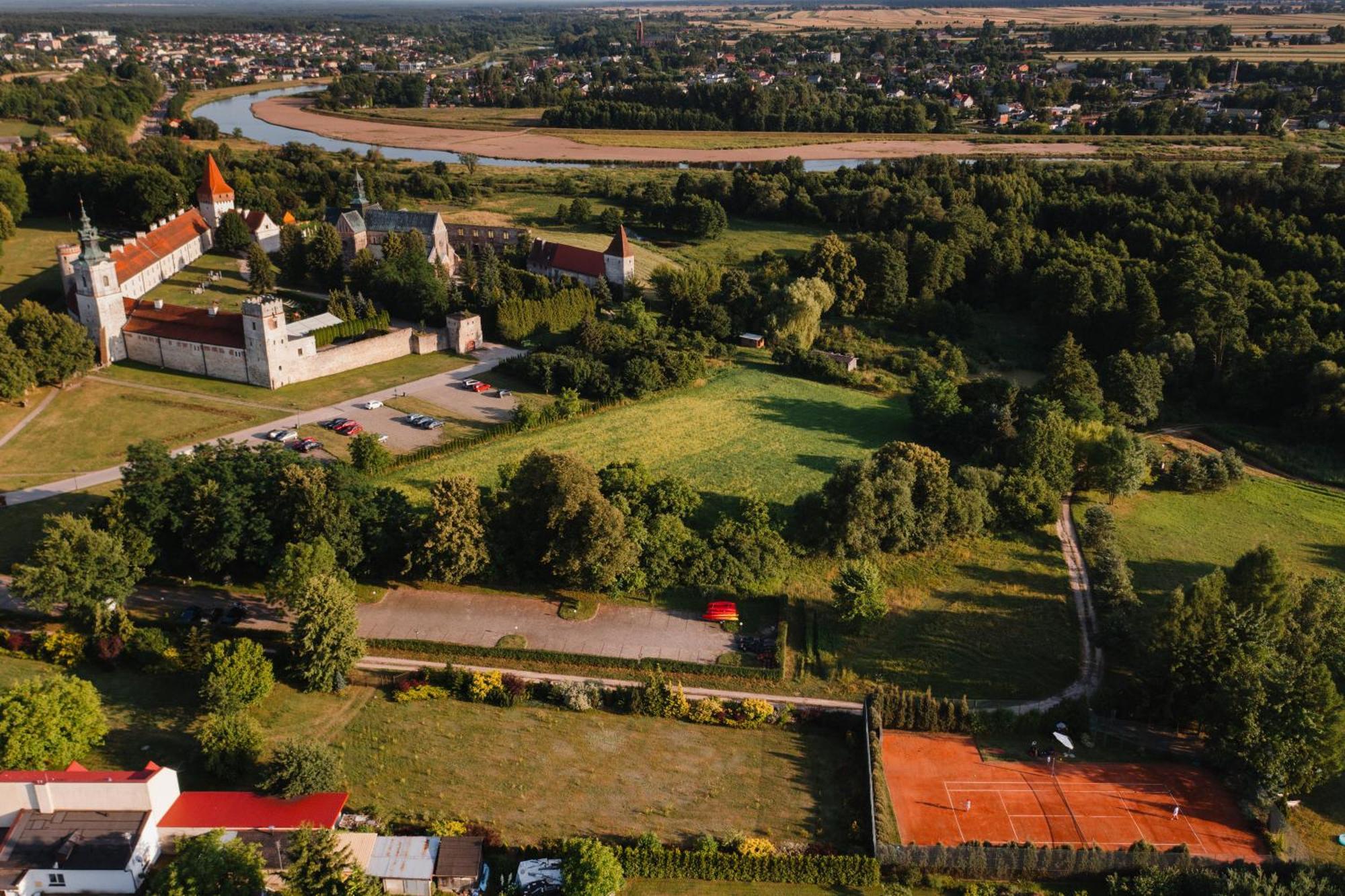 Hotel Podklasztorze Sulejów Kültér fotó